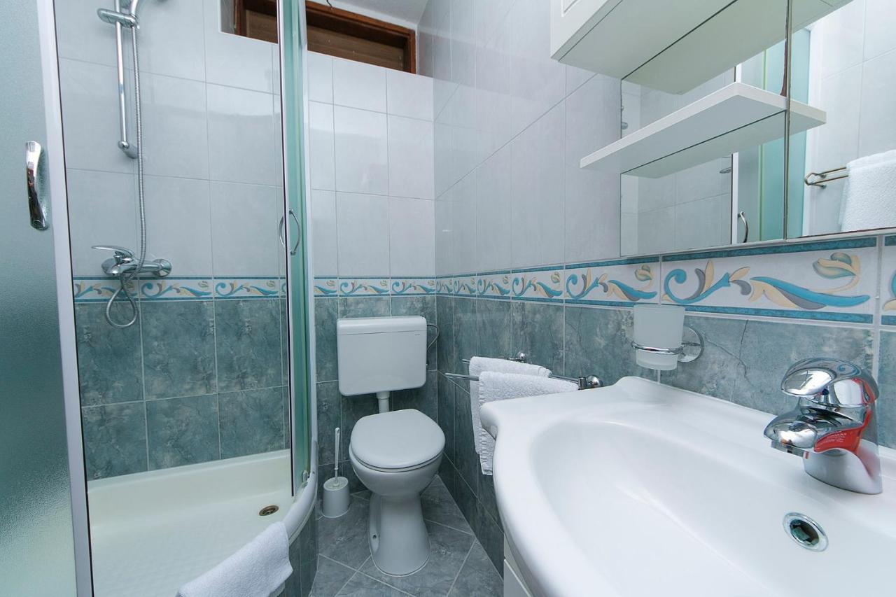 Apartments By The Sea Brela, Makarska - 20778 Εξωτερικό φωτογραφία